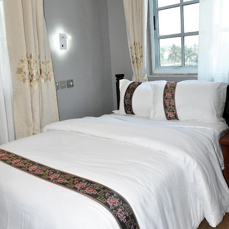 Ocean6 Hotel Kokrobite Buitenkant foto