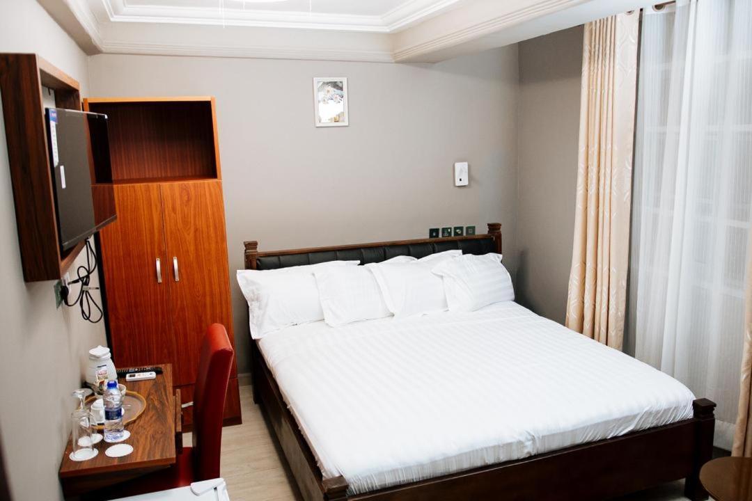 Ocean6 Hotel Kokrobite Buitenkant foto