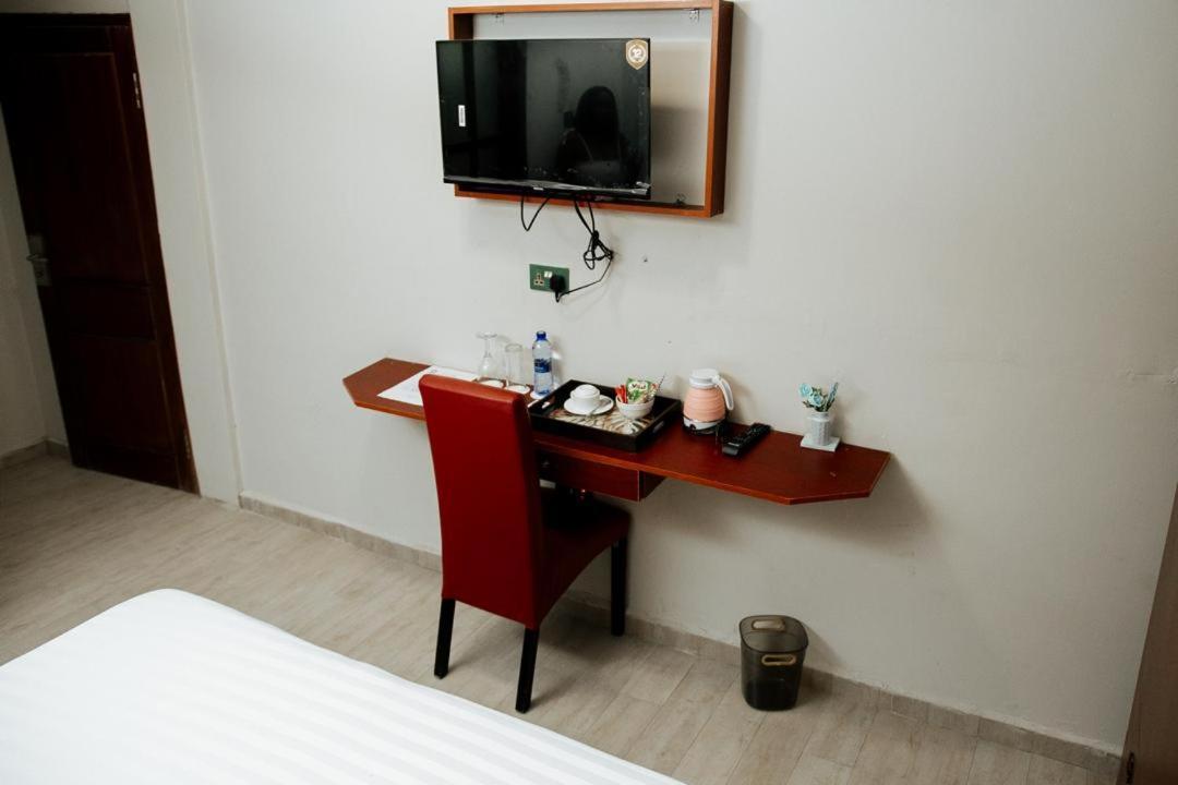 Ocean6 Hotel Kokrobite Buitenkant foto