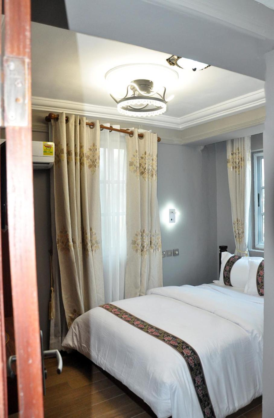 Ocean6 Hotel Kokrobite Buitenkant foto