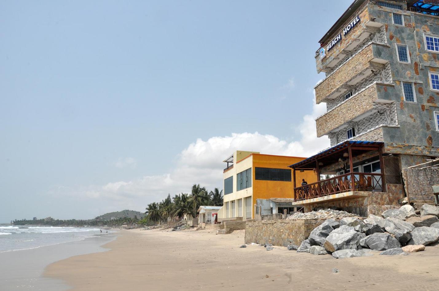 Ocean6 Hotel Kokrobite Buitenkant foto